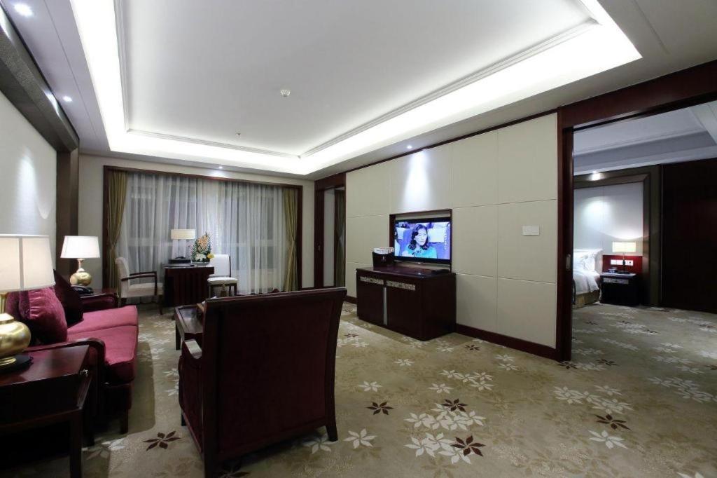 Linyi Blue Horizon International Hotel Yi He Экстерьер фото