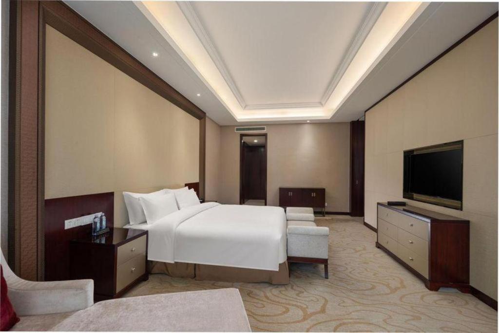 Linyi Blue Horizon International Hotel Yi He Экстерьер фото