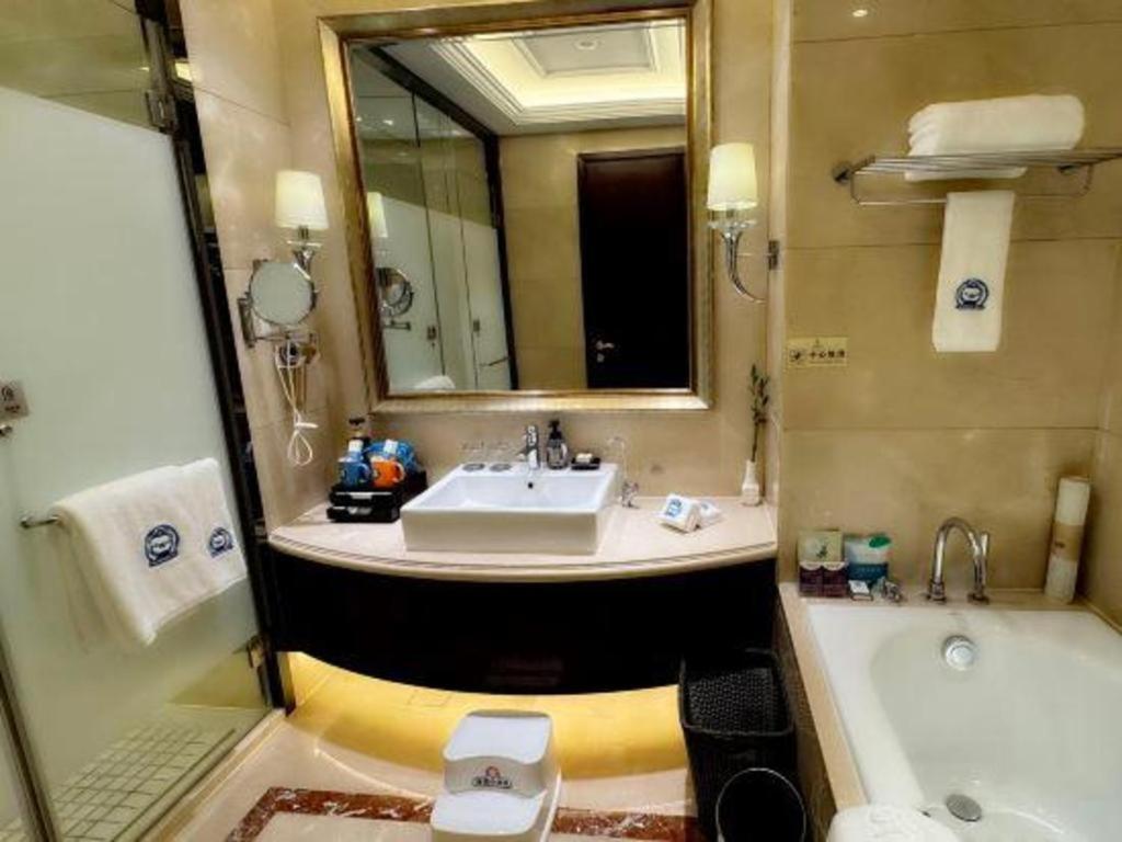Linyi Blue Horizon International Hotel Yi He Экстерьер фото