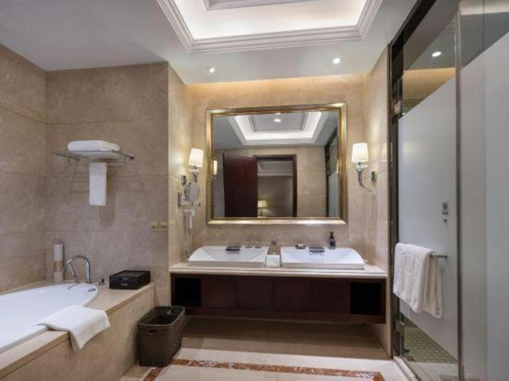 Linyi Blue Horizon International Hotel Yi He Экстерьер фото